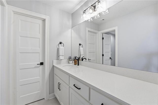 13475 Terrace Park Drive, Parkville, MO 64152