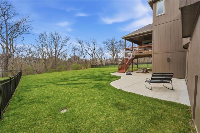 13475 Terrace Park Drive, Parkville, MO 64152