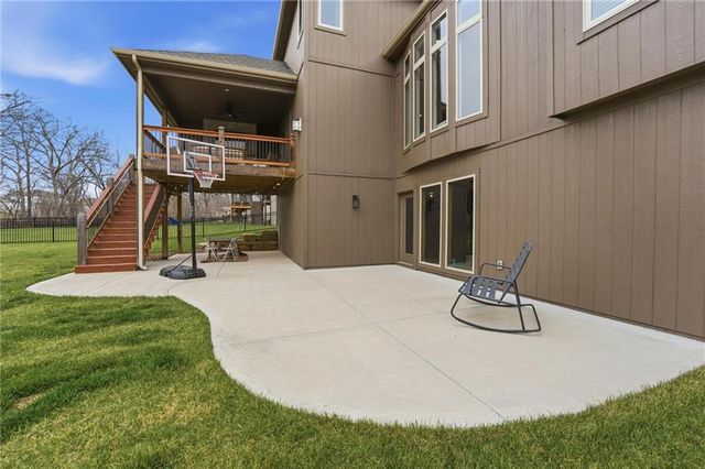 13475 Terrace Park Drive, Parkville, MO 64152