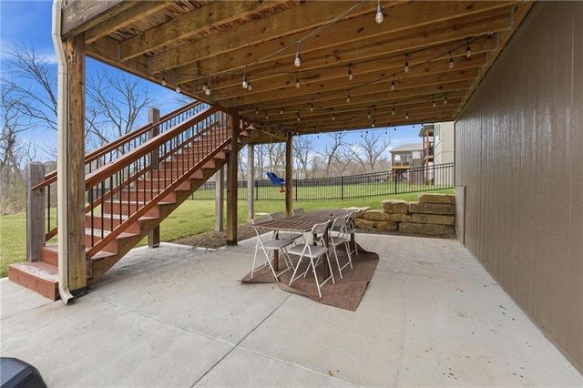 13475 Terrace Park Drive, Parkville, MO 64152