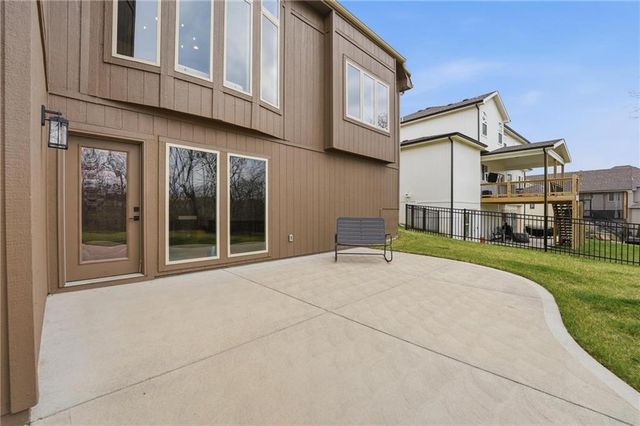 13475 Terrace Park Drive, Parkville, MO 64152