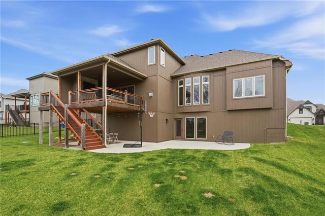 13475 Terrace Park Drive, Parkville, MO 64152