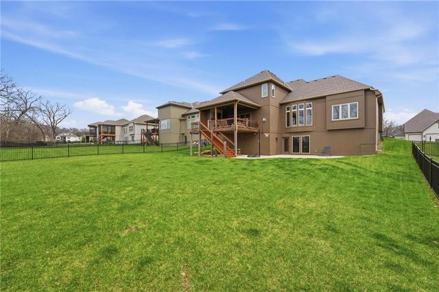 13475 Terrace Park Drive, Parkville, MO 64152