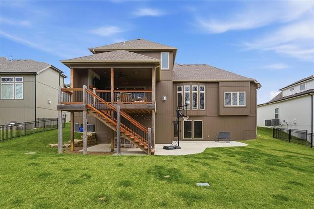 13475 Terrace Park Drive, Parkville, MO 64152