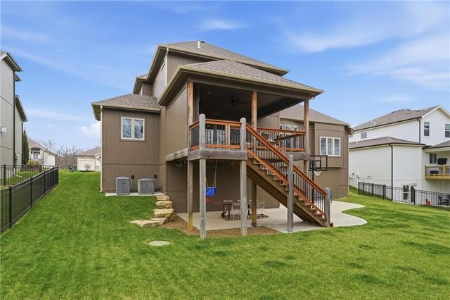 13475 Terrace Park Drive, Parkville, MO 64152