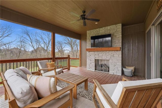 13475 Terrace Park Drive, Parkville, MO 64152