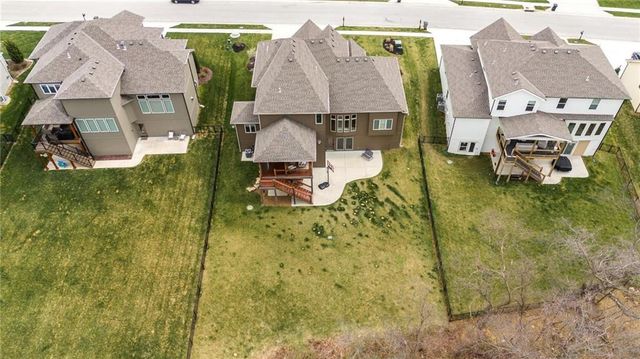 13475 Terrace Park Drive, Parkville, MO 64152