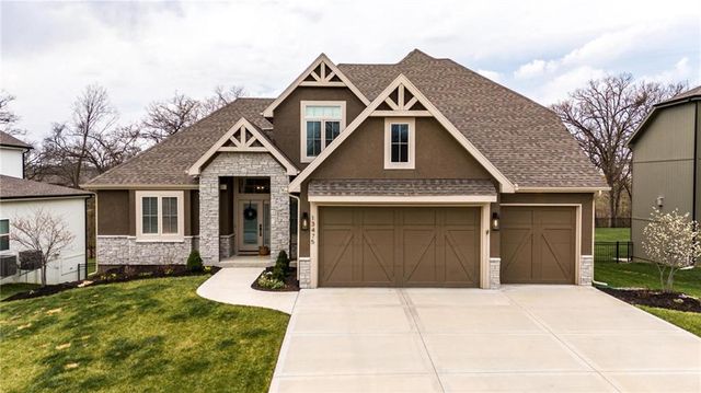 13475 Terrace Park Drive, Parkville, MO 64152