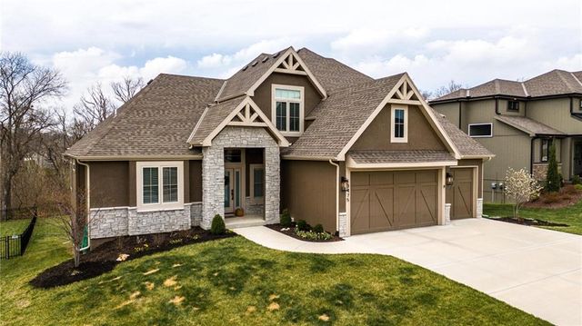 13475 Terrace Park Drive, Parkville, MO 64152