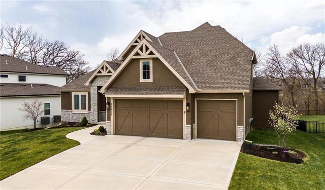 13475 Terrace Park Drive, Parkville, MO 64152