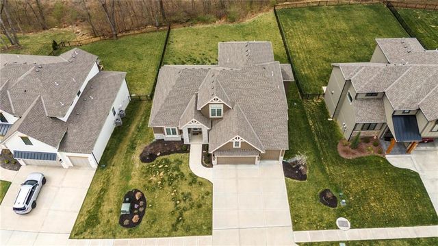 13475 Terrace Park Drive, Parkville, MO 64152