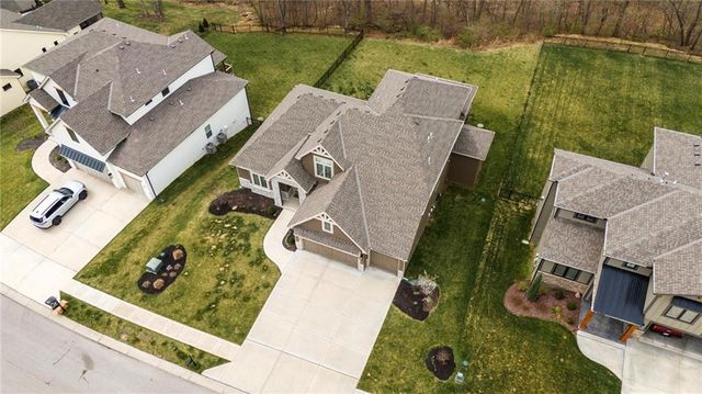 13475 Terrace Park Drive, Parkville, MO 64152