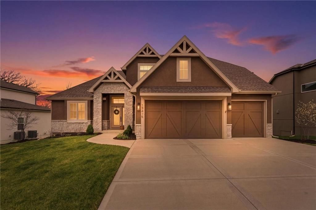 13475 Terrace Park Drive, Parkville, MO 64152