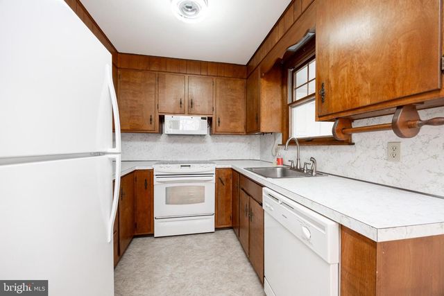 15 CHAR MAR LN, Royersford, PA 19468