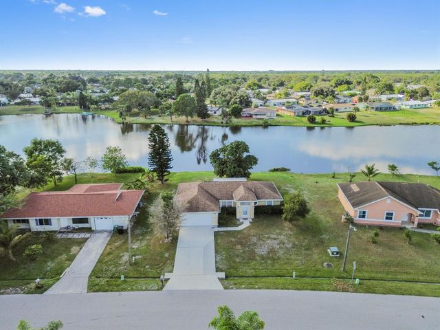 2182 SE Shipping Road, Port St Lucie, FL 34952