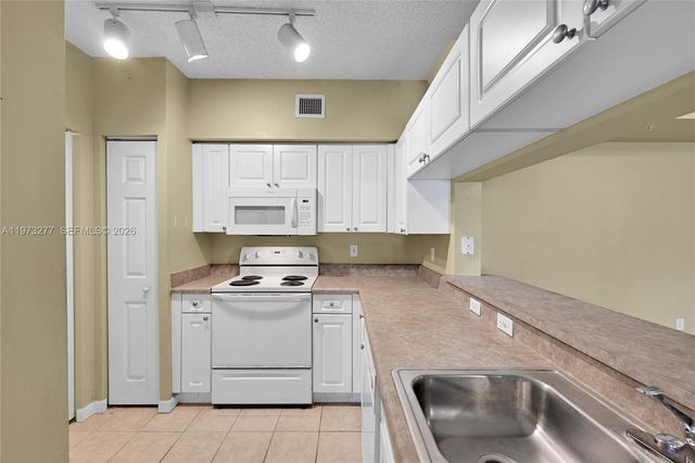 17150 N Bay Rd 2210, Sunny Isles Beach, FL 33160