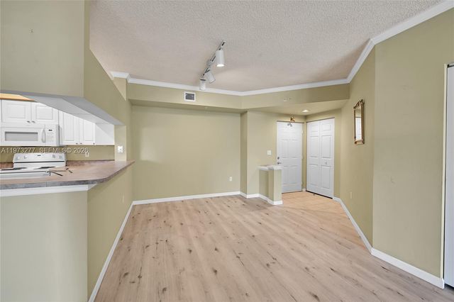 17150 N Bay Rd 2210, Sunny Isles Beach, FL 33160