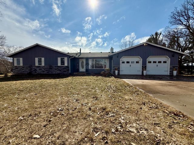 705 Timberline Drive SE, Oronoco, MN 55960