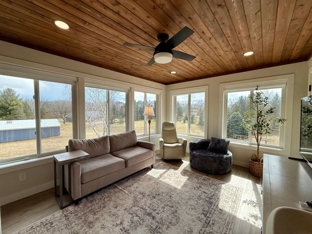 705 Timberline Drive SE, Oronoco, MN 55960
