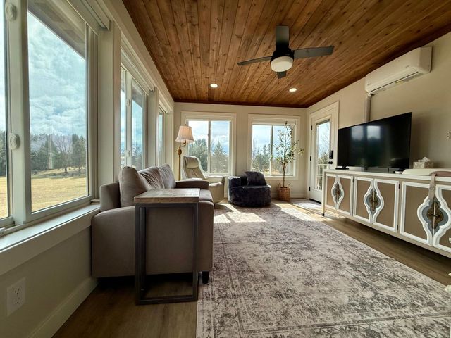 705 Timberline Drive SE, Oronoco, MN 55960