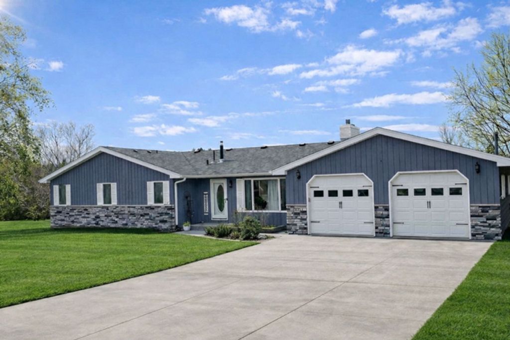 705 Timberline Drive SE, Oronoco, MN 55960