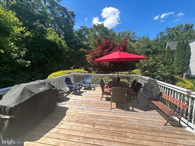 1582 SNUG RD, Shady Side, MD 20764
