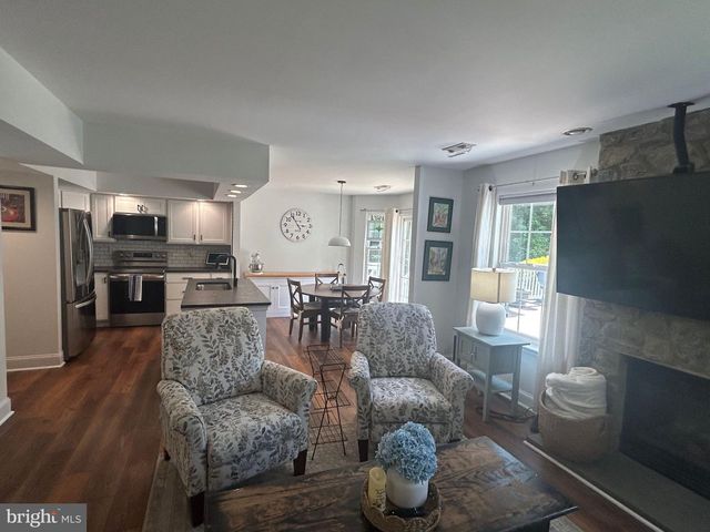 1582 SNUG RD, Shady Side, MD 20764