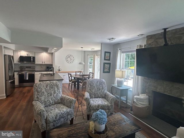 1582 SNUG RD, Shady Side, MD 20764