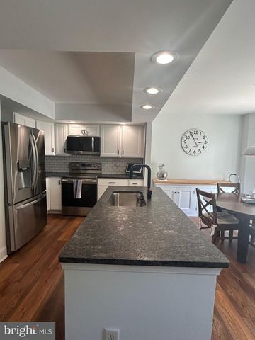 1582 SNUG RD, Shady Side, MD 20764