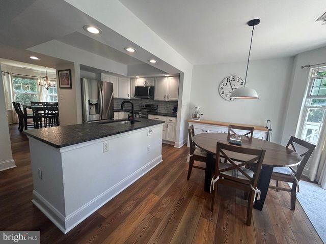 1582 SNUG RD, Shady Side, MD 20764