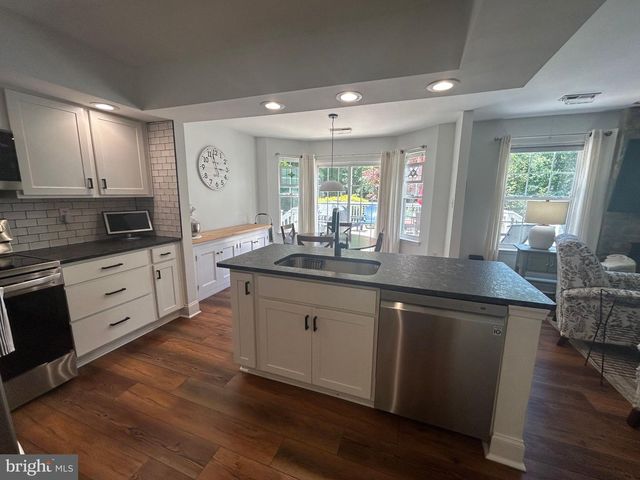 1582 SNUG RD, Shady Side, MD 20764