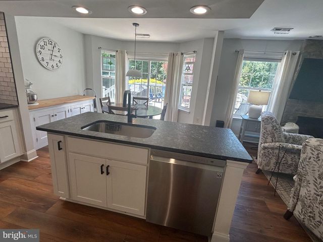 1582 SNUG RD, Shady Side, MD 20764