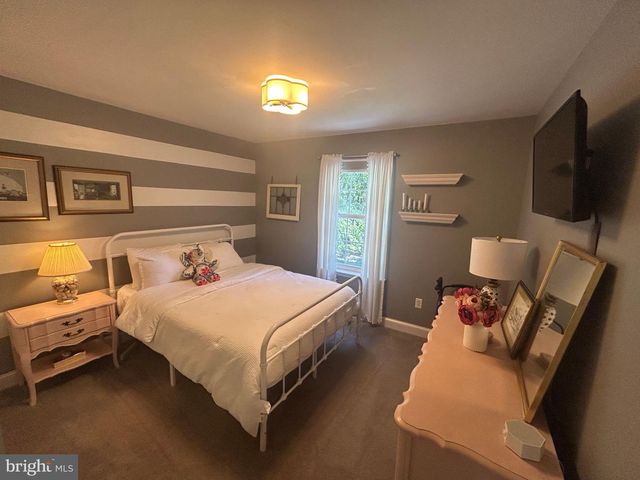 1582 SNUG RD, Shady Side, MD 20764