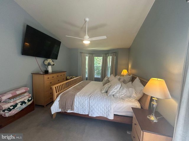 1582 SNUG RD, Shady Side, MD 20764