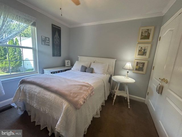 1582 SNUG RD, Shady Side, MD 20764
