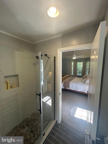 1582 SNUG RD, Shady Side, MD 20764