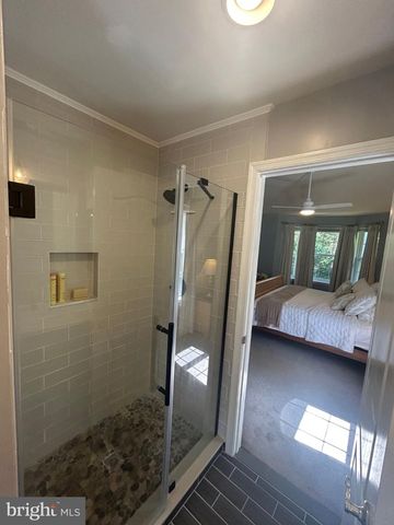 1582 SNUG RD, Shady Side, MD 20764