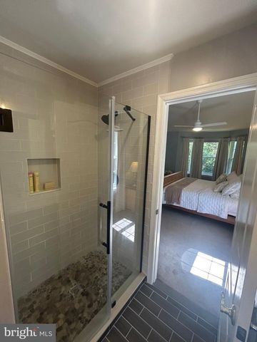 1582 SNUG RD, Shady Side, MD 20764