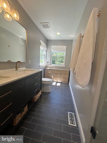 1582 SNUG RD, Shady Side, MD 20764