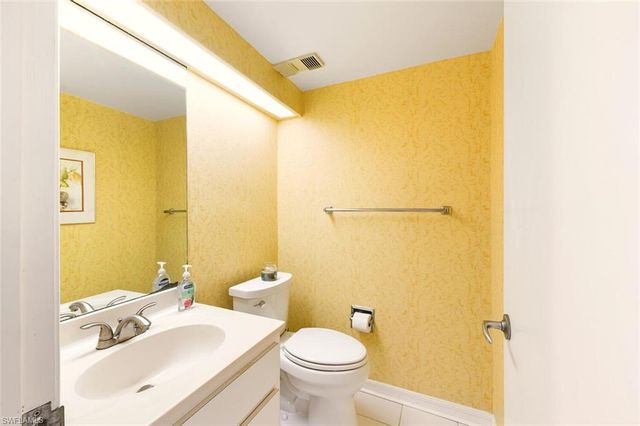 2378 Gulf Shore BLVD N 303, Naples, FL 34103