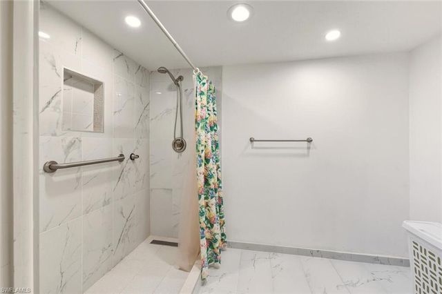 2378 Gulf Shore BLVD N 303, Naples, FL 34103