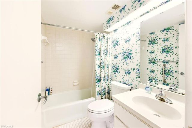 2378 Gulf Shore BLVD N 303, Naples, FL 34103