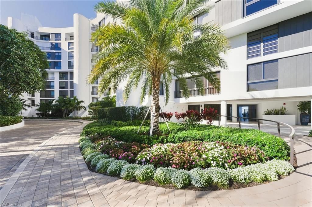 2378 Gulf Shore BLVD N 303, NAPLES, FL 34103 — photo 2