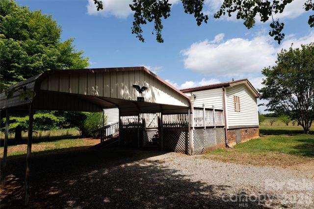 318 Tuckers Grove Road, Statesville, NC 28625