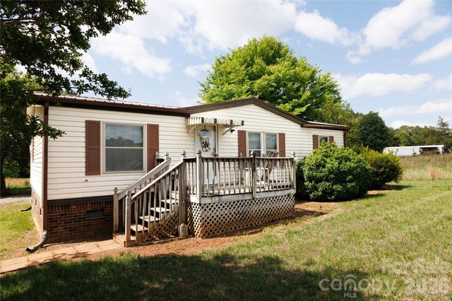 318 Tuckers Grove Road, Statesville, NC 28625