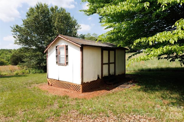 318 Tuckers Grove Road, Statesville, NC 28625