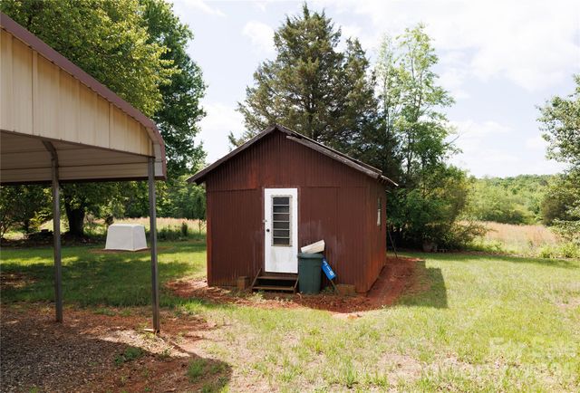 318 Tuckers Grove Road, Statesville, NC 28625