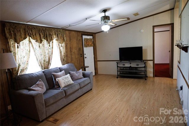 318 Tuckers Grove Road, Statesville, NC 28625