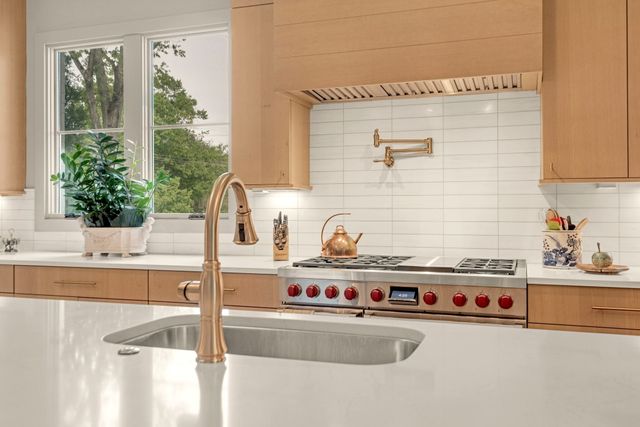 2825 Sugar Tree Rd, Nashville, TN 37215