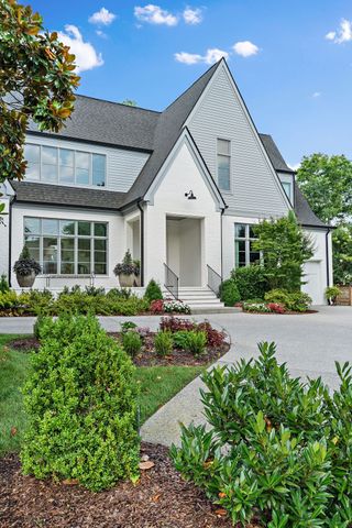 2825 Sugar Tree Rd, Nashville, TN 37215